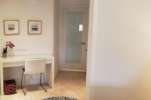 Condo in Key Biscayne, Florida, 1 bedroom  № 1945482 - photo 10