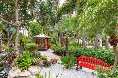 Condo in Key Biscayne, Florida, 1 bedroom  № 1945482 - photo 14