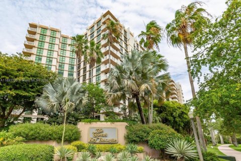 Condo in Key Biscayne, Florida, 1 bedroom  № 1945482 - photo 1