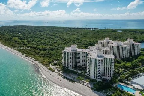 Condo in Key Biscayne, Florida, 1 bedroom  № 1945482 - photo 2