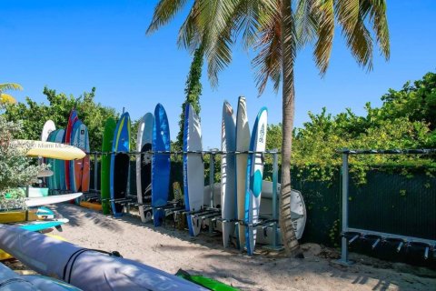 Condo in Key Biscayne, Florida, 1 bedroom  № 1945482 - photo 16