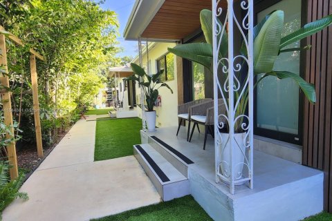 House in Miami, Florida 1 bedroom, 214.14 sq.m. № 2077155 - photo 24