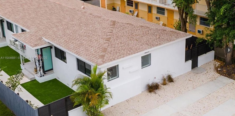 House in Miami, Florida 1 bedroom, 214.14 sq.m. № 2077155
