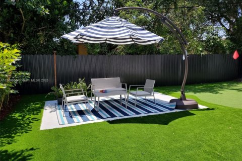 House in Miami, Florida 1 bedroom, 214.14 sq.m. № 2077155 - photo 25