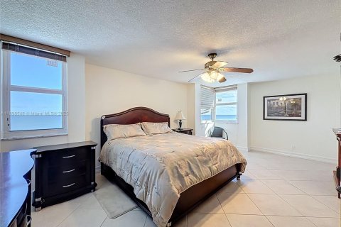 Condominio en alquiler en Hallandale Beach, Florida, 2 dormitorios, 133.78 m2 № 1950071 - foto 10
