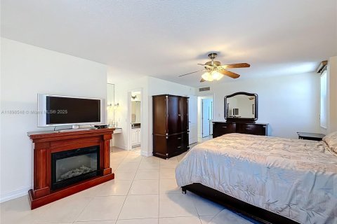 Condominio en alquiler en Hallandale Beach, Florida, 2 dormitorios, 133.78 m2 № 1950071 - foto 13