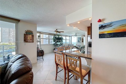 Condominio en alquiler en Hallandale Beach, Florida, 2 dormitorios, 133.78 m2 № 1950071 - foto 3