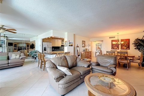 Condominio en alquiler en Hallandale Beach, Florida, 2 dormitorios, 133.78 m2 № 1950071 - foto 2