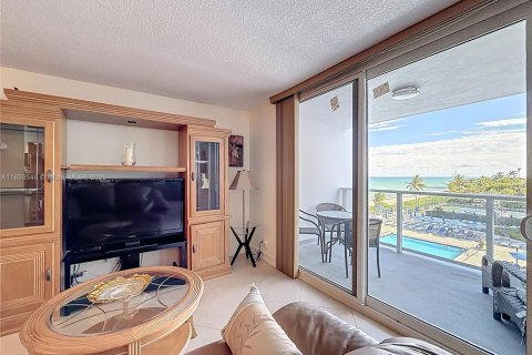 Condominio en alquiler en Hallandale Beach, Florida, 2 dormitorios, 133.78 m2 № 1950071 - foto 23