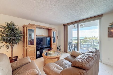 Condominio en alquiler en Hallandale Beach, Florida, 2 dormitorios, 133.78 m2 № 1950071 - foto 22