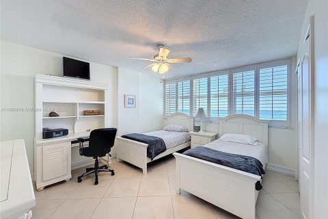Condominio en alquiler en Hallandale Beach, Florida, 2 dormitorios, 133.78 m2 № 1950071 - foto 7