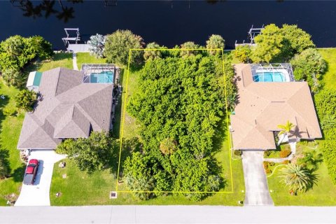 Terreno en venta en Port Charlotte, Florida № 1908601 - foto 1