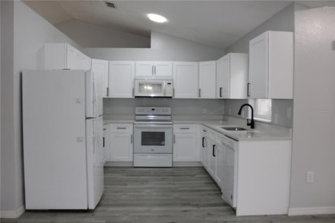 House in Kissimmee, Florida 3 bedrooms, 144.46 sq.m. № 1385539 - photo 2