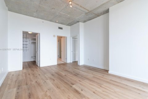 Copropriété à louer à Miami, Floride: 3 chambres, 115.38 m2 № 2361791 - photo 7