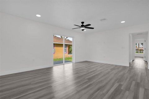 Villa ou maison à vendre à Sanford, Floride: 3 chambres, 112.32 m2 № 2236592 - photo 2