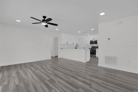 Villa ou maison à vendre à Sanford, Floride: 3 chambres, 112.32 m2 № 2236592 - photo 4
