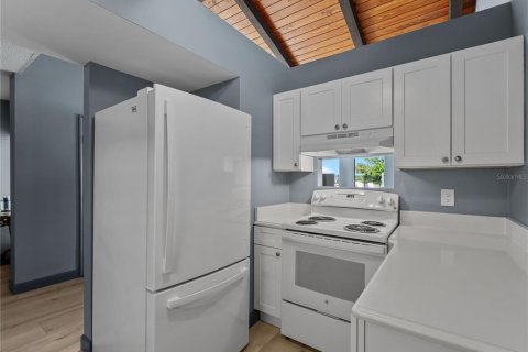 Condo in Venice, Florida, 2 bedrooms № 2302560 - photo 14