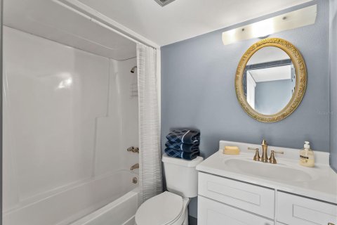 Condo in Venice, Florida, 2 bedrooms № 2302560 - photo 20