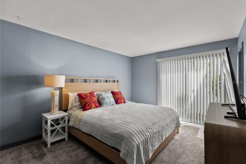 Condo in Venice, Florida, 2 bedrooms № 2302560 - photo 17