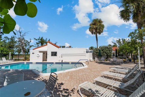 Condo in Venice, Florida, 2 bedrooms № 2302560 - photo 27