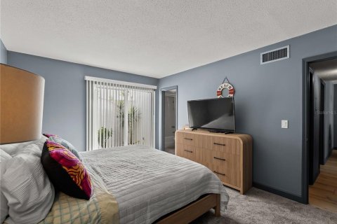 Condo in Venice, Florida, 2 bedrooms № 2302560 - photo 18