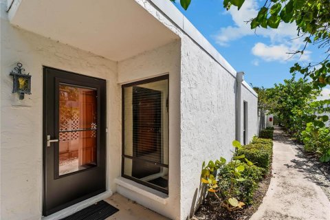 Condo in Venice, Florida, 2 bedrooms № 2302560 - photo 3
