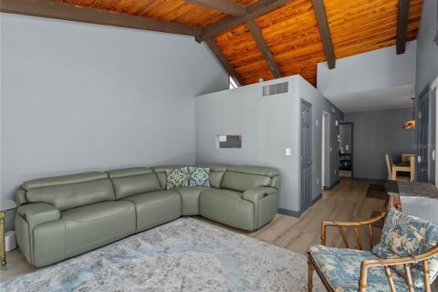 Condo in Venice, Florida, 2 bedrooms № 2302560 - photo 6