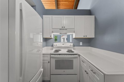 Condo in Venice, Florida, 2 bedrooms № 2302560 - photo 15