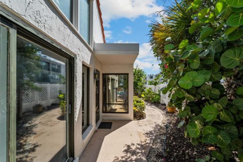Condo in Venice, Florida, 2 bedrooms № 2302560 - photo 26
