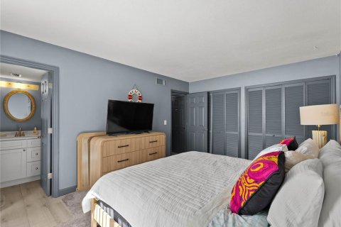 Condo in Venice, Florida, 2 bedrooms № 2302560 - photo 19