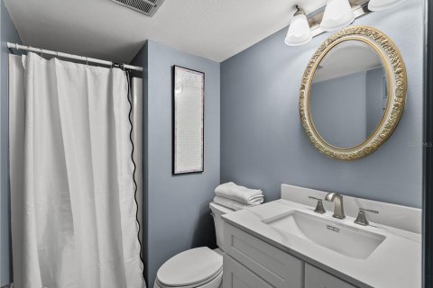 Condo in Venice, Florida, 2 bedrooms № 2302560 - photo 22