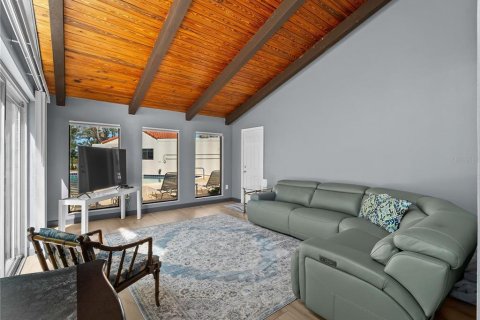 Condo in Venice, Florida, 2 bedrooms № 2302560 - photo 5