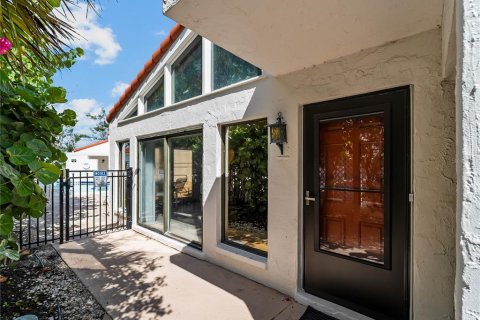 Condo in Venice, Florida, 2 bedrooms № 2302560 - photo 2
