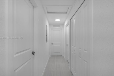 Купить виллу или дом в Майами-Гарденс, Флорида 4 спальни, 174.56м2, № 1896133 - фото 16