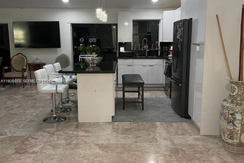 House in Miami, Florida 3 bedrooms, 157.28 sq.m. № 1984656 - photo 8