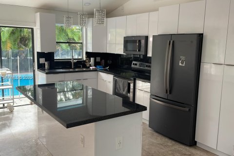 House in Miami, Florida 3 bedrooms, 157.28 sq.m. № 1984656 - photo 5