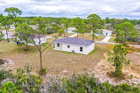 House in Lake Placid, Florida 3 bedrooms, 106.65 sq.m. № 2117146 - photo 20