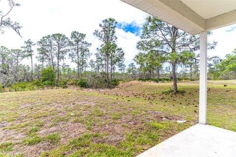 House in Lake Placid, Florida 3 bedrooms, 106.65 sq.m. № 2117146 - photo 12