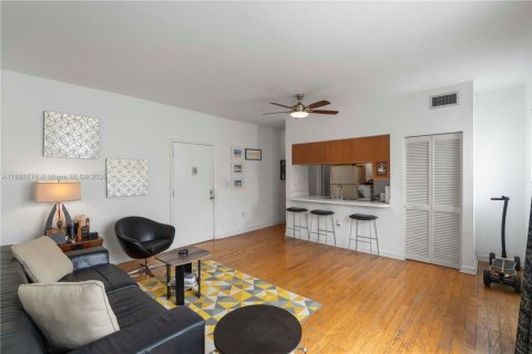 Condominio en venta en Miami Beach, Florida, 1 dormitorio, 54.81 m2 № 1933505 - foto 2