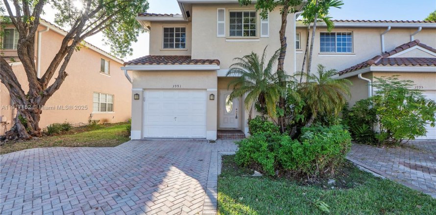 Таунхаус в Санрайз, Флорида 4 спальни, 171.68м2 № 1972626