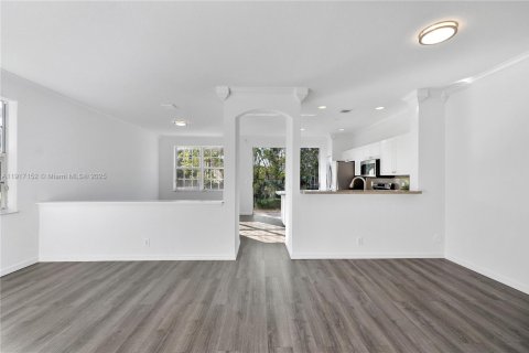 Купить таунхаус в Санрайз, Флорида 4 спальни, 171.68м2, № 1972626 - фото 4