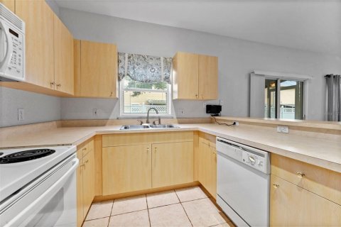 Touwnhouse à vendre à Tampa, Floride: 3 chambres, 163.88 m2 № 2386397 - photo 14