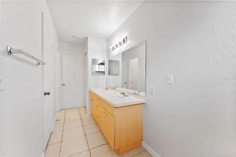 Touwnhouse à vendre à Tampa, Floride: 3 chambres, 163.88 m2 № 2386397 - photo 21