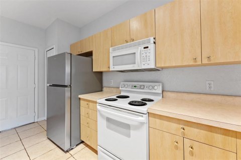 Touwnhouse à vendre à Tampa, Floride: 3 chambres, 163.88 m2 № 2386397 - photo 15