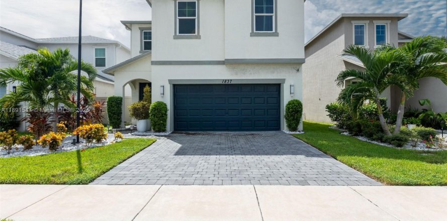 Villa ou maison à Lake Worth, Floride 3 chambres, 157.19 m2 № 1944757