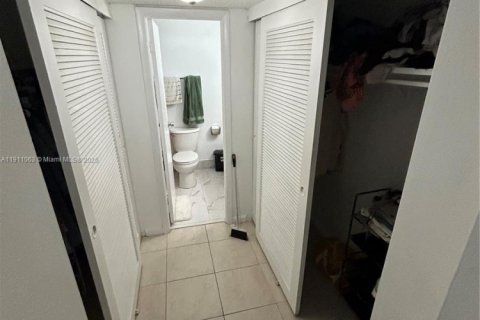 Condominio en venta en Hialeah, Florida, 2 dormitorios, 131.64 m2 № 1966757 - foto 13