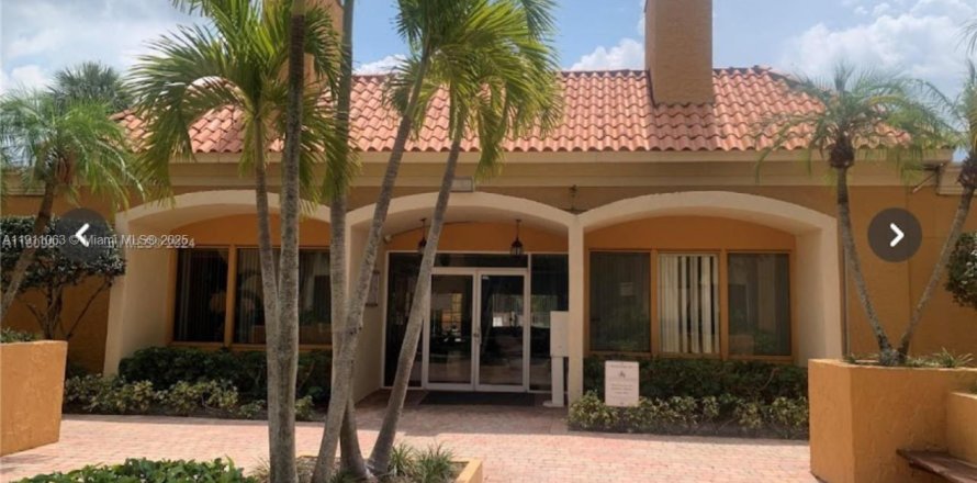 Condominio en Hialeah, Florida, 2 dormitorios  № 1966757