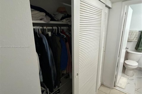 Condominio en venta en Hialeah, Florida, 2 dormitorios, 131.64 m2 № 1966757 - foto 17