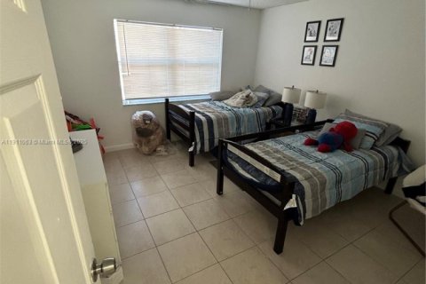 Condominio en venta en Hialeah, Florida, 2 dormitorios, 131.64 m2 № 1966757 - foto 12