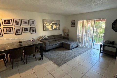 Condominio en venta en Hialeah, Florida, 2 dormitorios, 131.64 m2 № 1966757 - foto 6